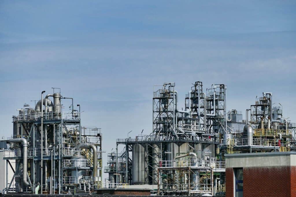 Oil & Gas: How Cloud Video Surveillance Enhances Safety and Compliance